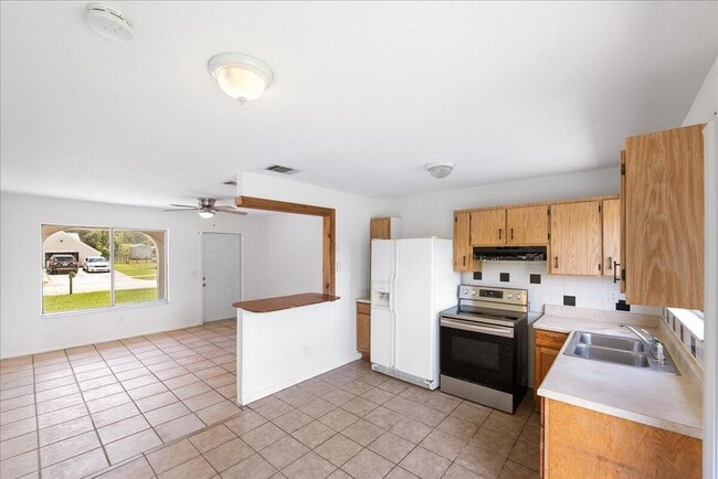 Building Photo - 849 SW Belmont Cir