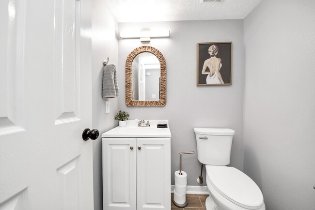 Building Photo - 12711 Laurel Bank Way