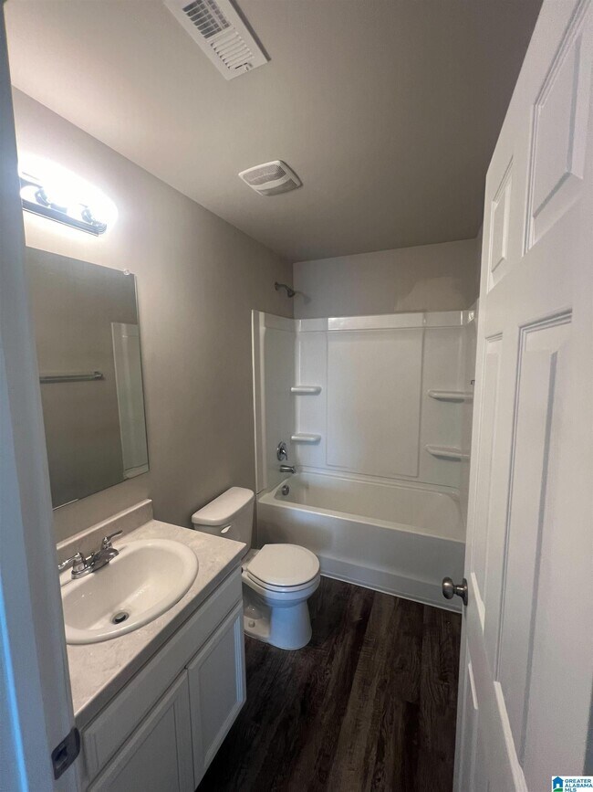 Building Photo - 401 Woodland Trl