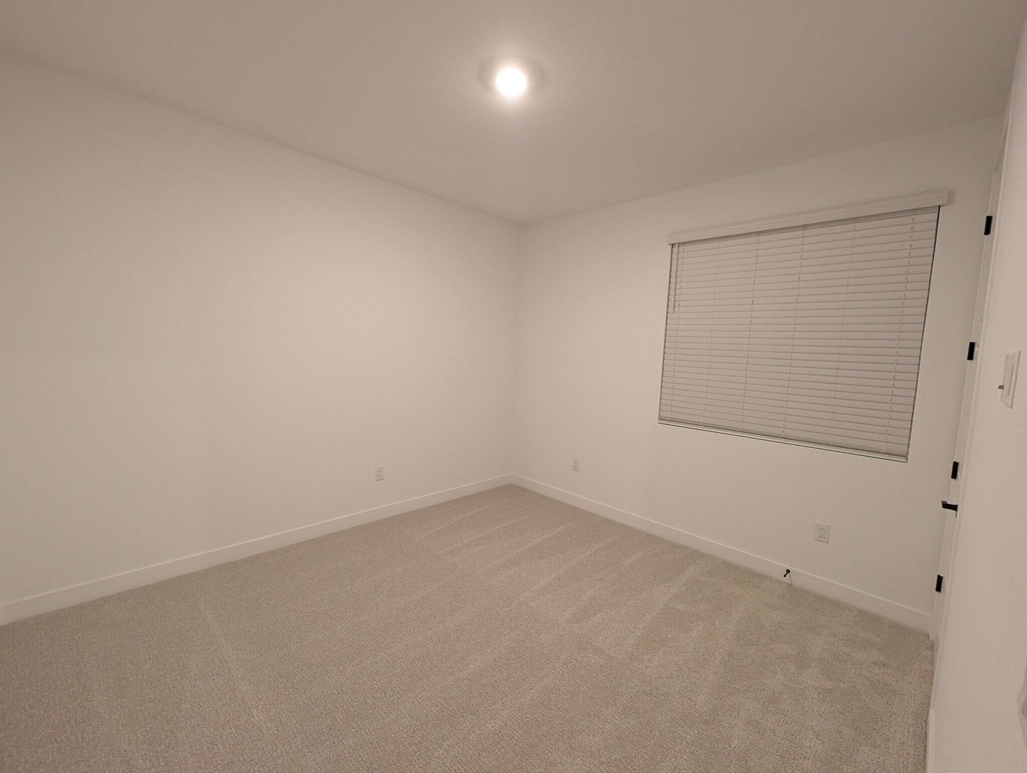 11' x 12' bedroom with walk-in closet - 628 S Cecita Wy