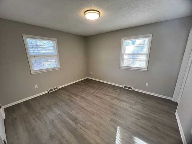 Building Photo - Beautiful Home with Two Living Rooms and Plenty of Outdoor Space