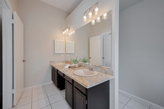 Building Photo - 5814 N Magazine Cir