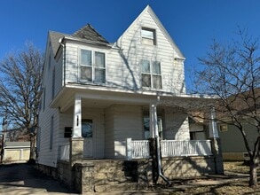 Building Photo - 2023 Broadway St