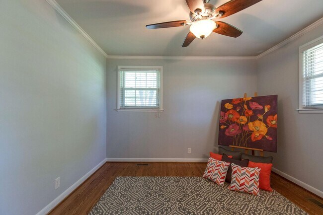 Building Photo - $2500/mo A newly remodeled 3 bedroom 2.5 B...