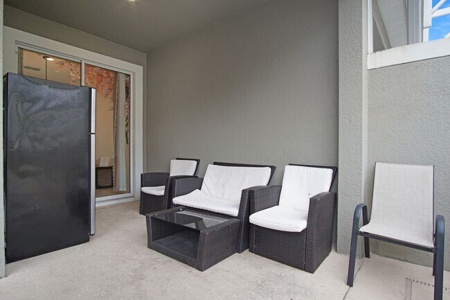 Building Photo - Pool Townhome Now Available
