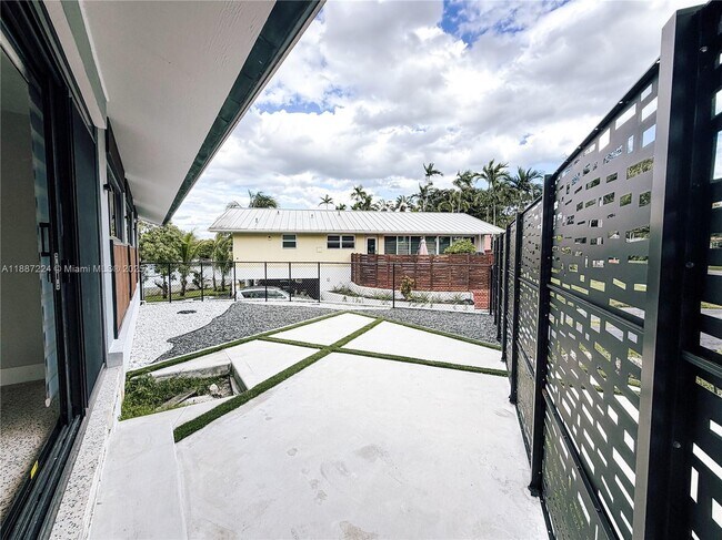 Building Photo - 425 NE 103rd St