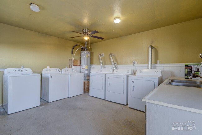 Onsite Laundry Facility - 150 Cliff House Rd