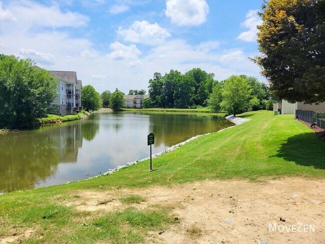 Building Photo - 307 Easterlin Way