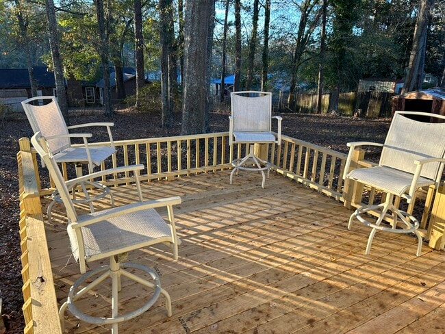 Building Photo - 108 Pinecrest Loop