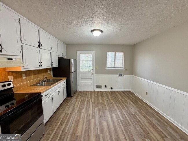 Building Photo - 816 Jesters Lake Dr