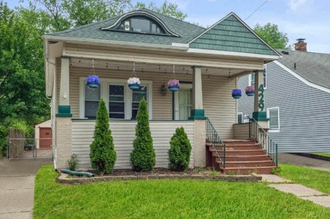 Building Photo - 429 S Kenwood Ave