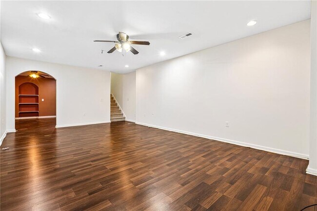 Building Photo - 2624 Crest Valley Dr