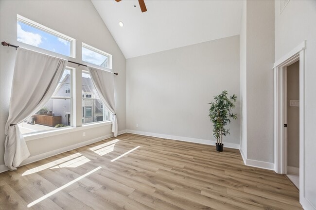 Building Photo - 10942 Brambling Wood Dr