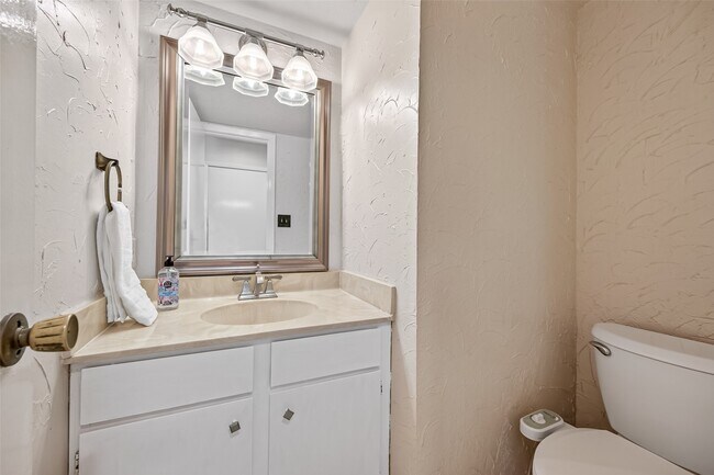 Building Photo - 3303 W Greenridge Dr