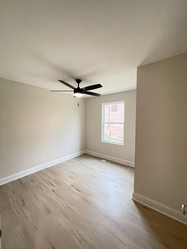 Building Photo - 307 W 42nd St