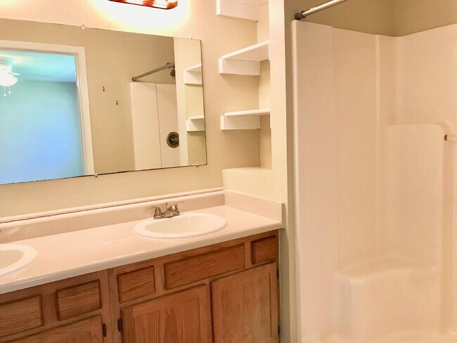 Building Photo - Charming 3 Bedroom, 2 Bathroom Home in Perry Township!