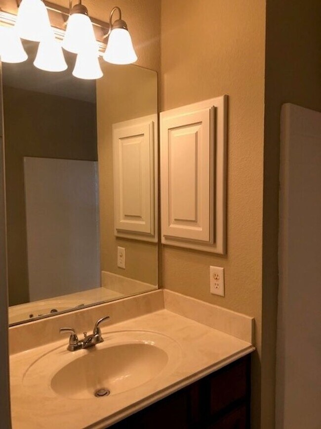 Building Photo - 1204 River Ridge