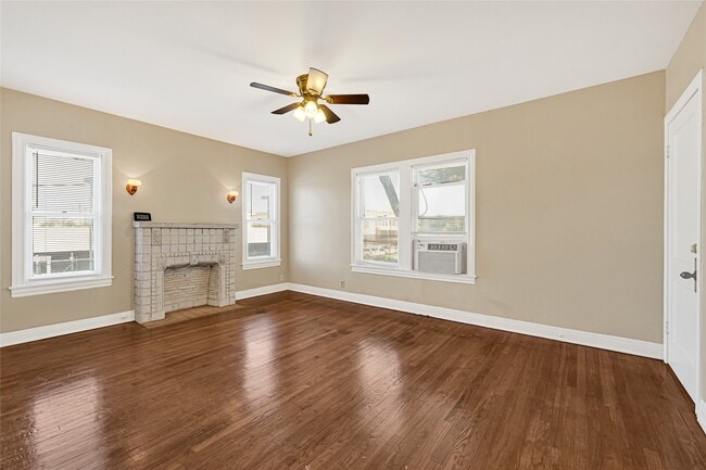 Primary Photo - 4304 Pease St