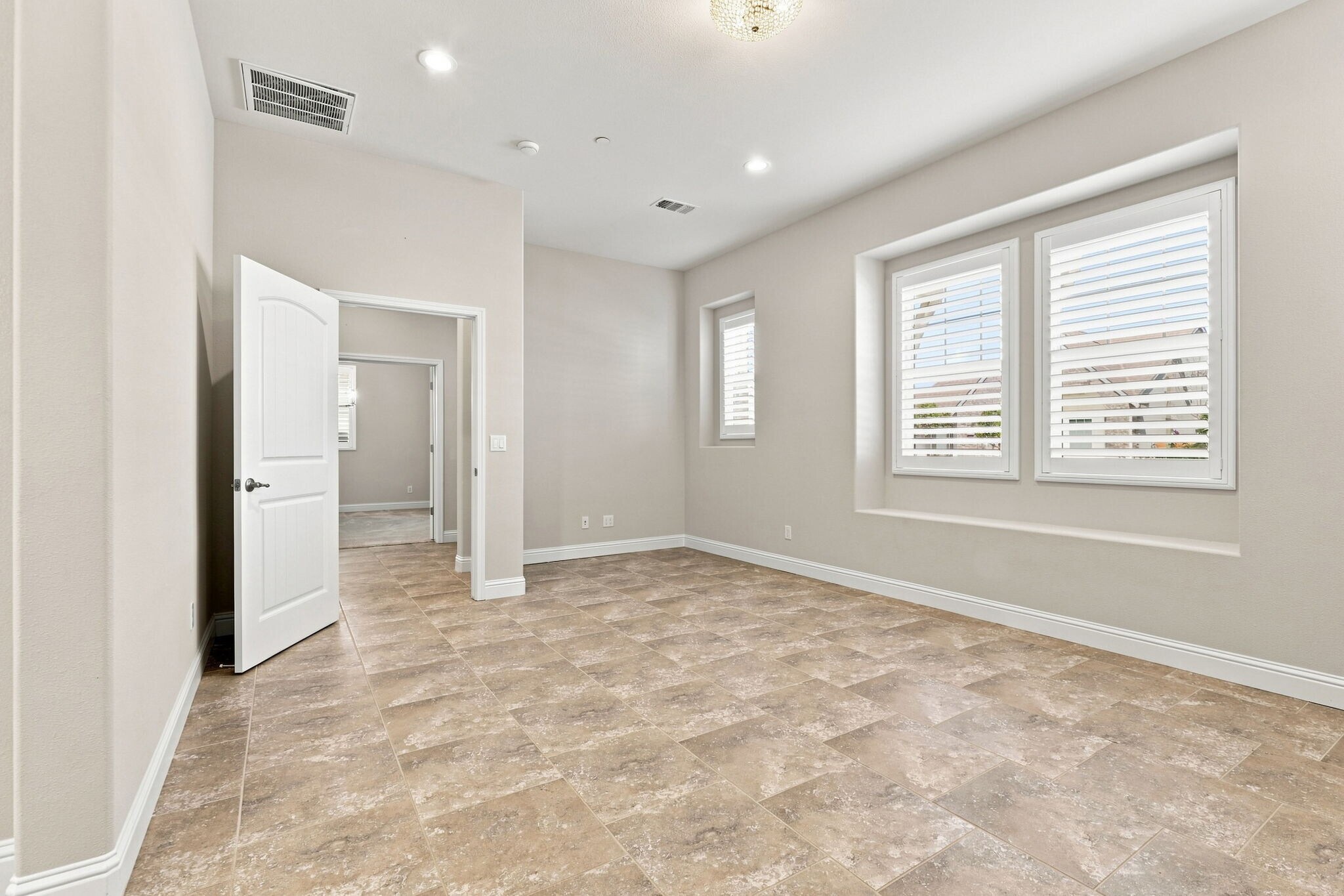 Building Photo - 2964 Bluffs Dr