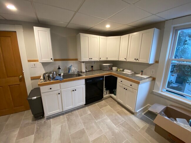 New Kitchen Cabinets - 7 Bay St