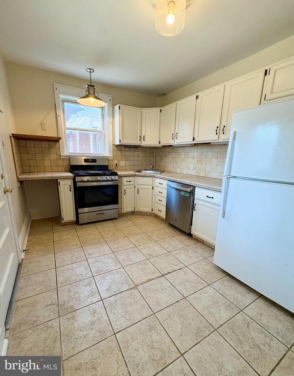 Building Photo - 616 N Front St