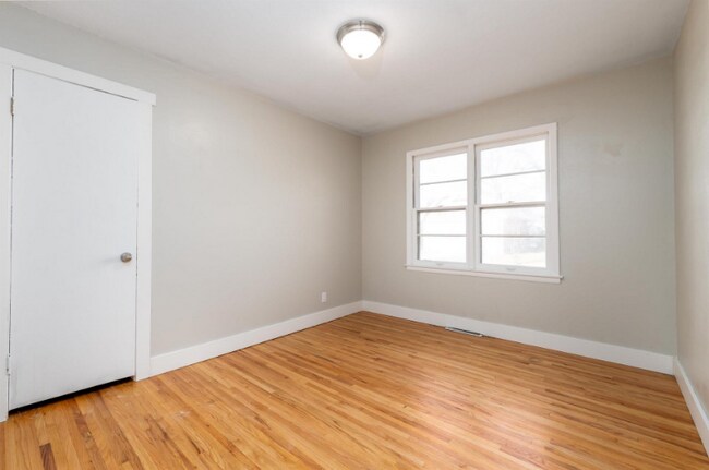 Building Photo - 7720 E Clay St