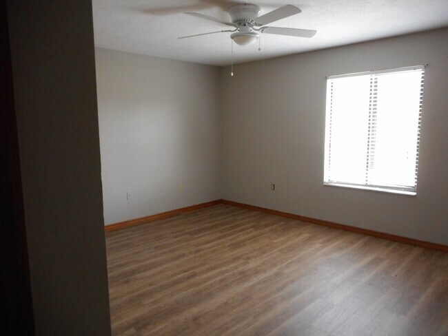 Building Photo - 1350 George Edwards Ct