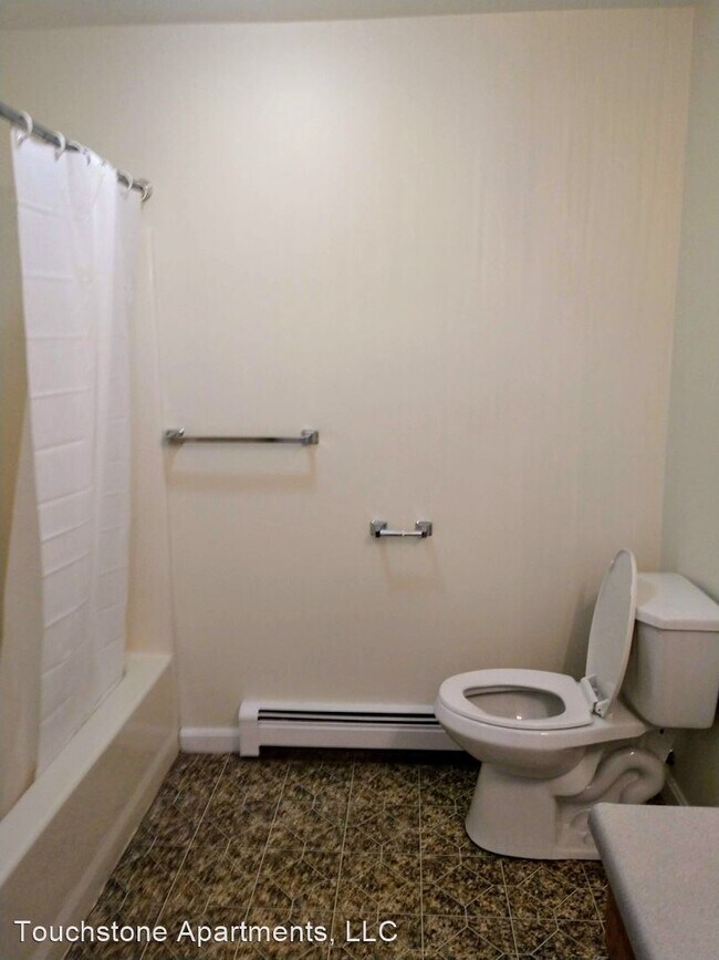 Building Photo - 221 Park St