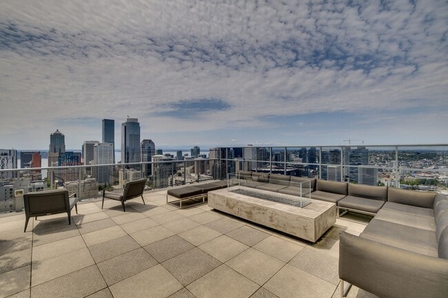 Building Photo - Luxurious 1 bedroom in Capital Hill!