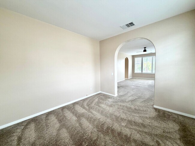 Building Photo - Spacious 5 Bedroom Wolf Creek Home with Balcony, Loft & Secondary Kitchen