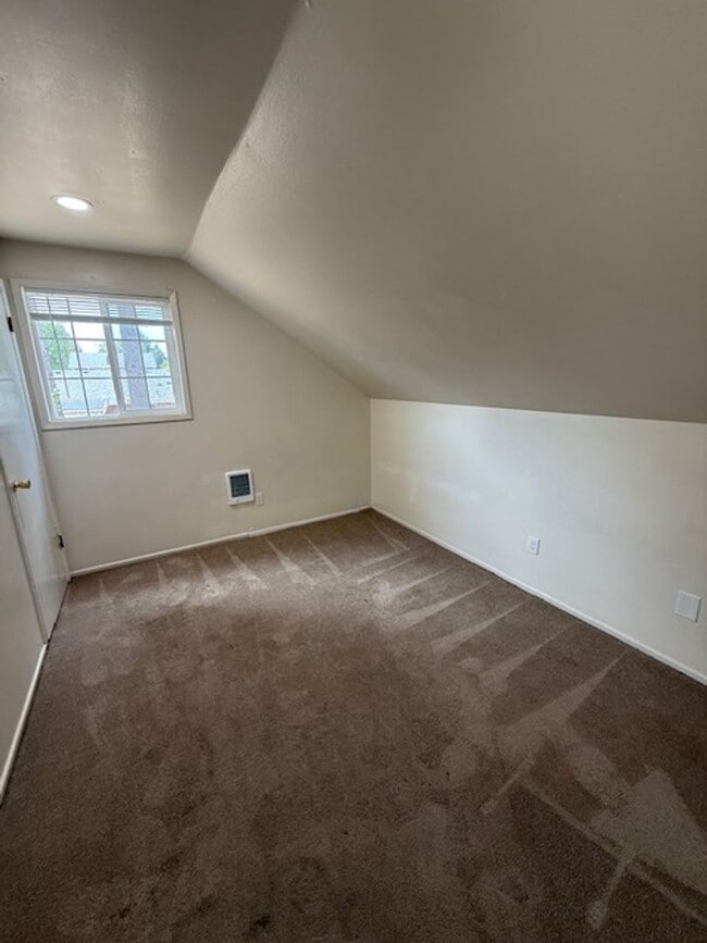 Building Photo - Spacious 4-Bedroom Duplex Near Westfield Mall