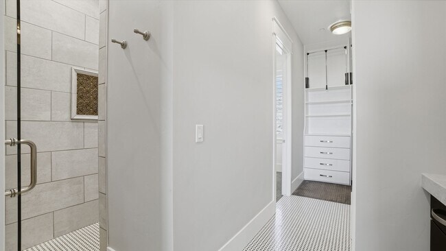 Building Photo - Luxurious Herriman 6 Bed with Indoor Court, Theater & Stunning Views!!!