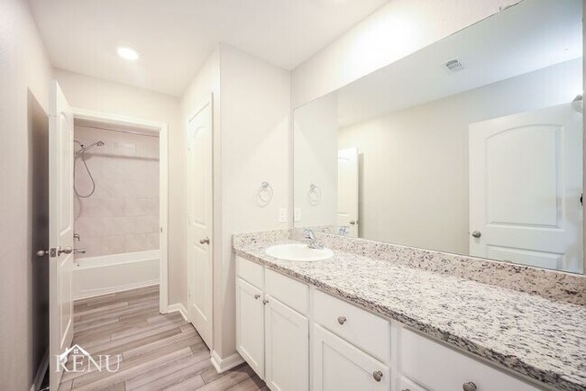 Building Photo - 3030 Jackson Smt