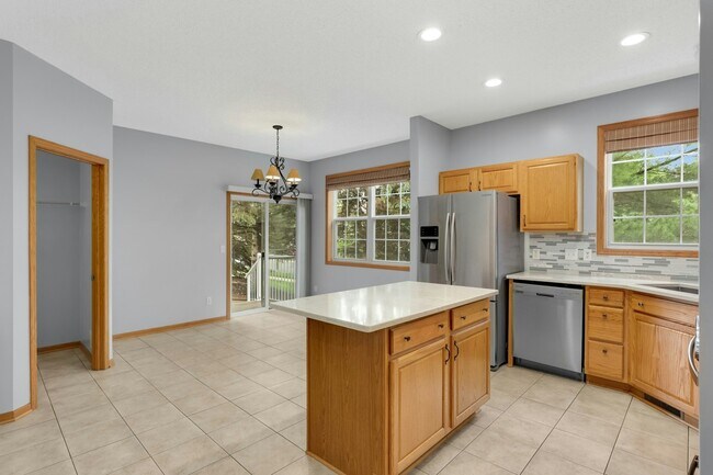 Building Photo - A9771 Gable Dr