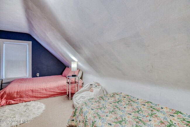 Building Photo - 19 Webb Ave