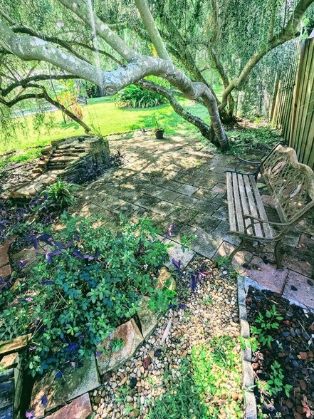 Building Photo - 945 Bramble Bush Cir W