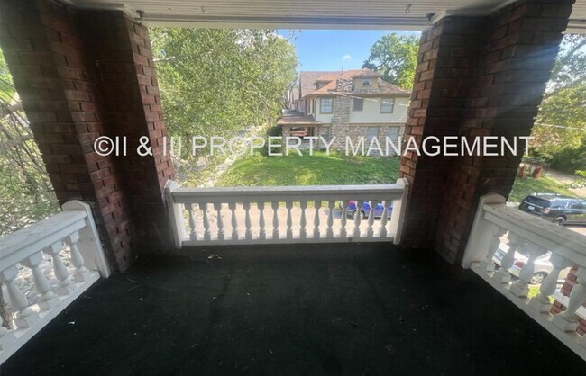 Building Photo - 221 W 37th St