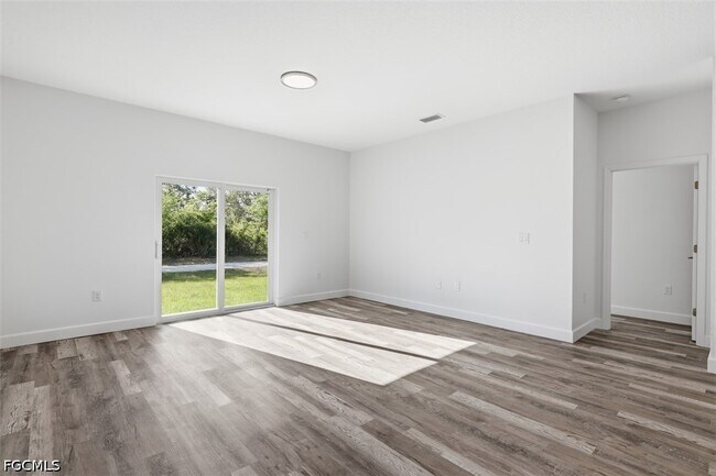 Building Photo - 10087 Amicola St