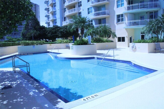 Building Photo - 2475 Brickell Ave