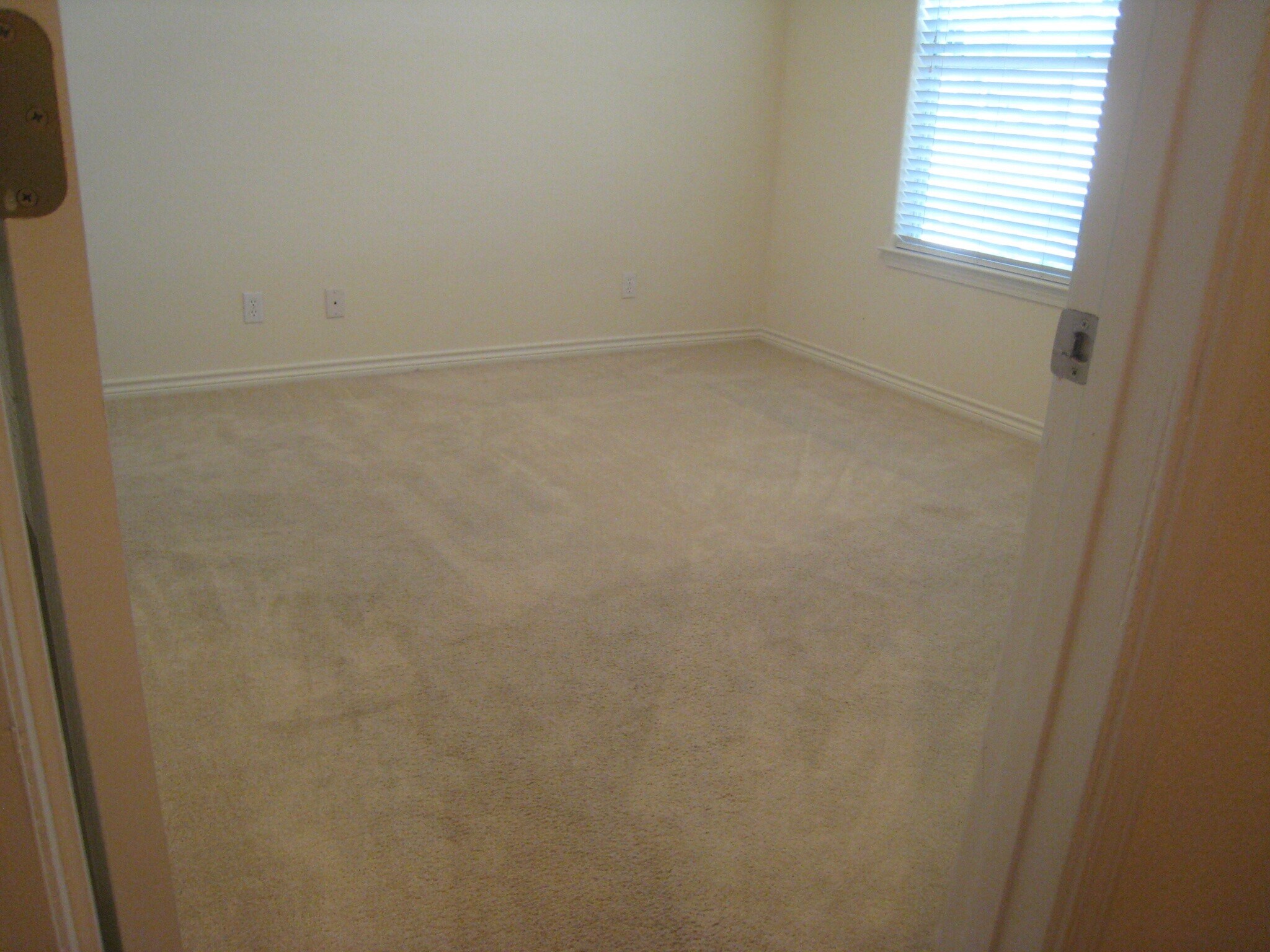 Carpeted bedrooms - 1501 E 3rd St