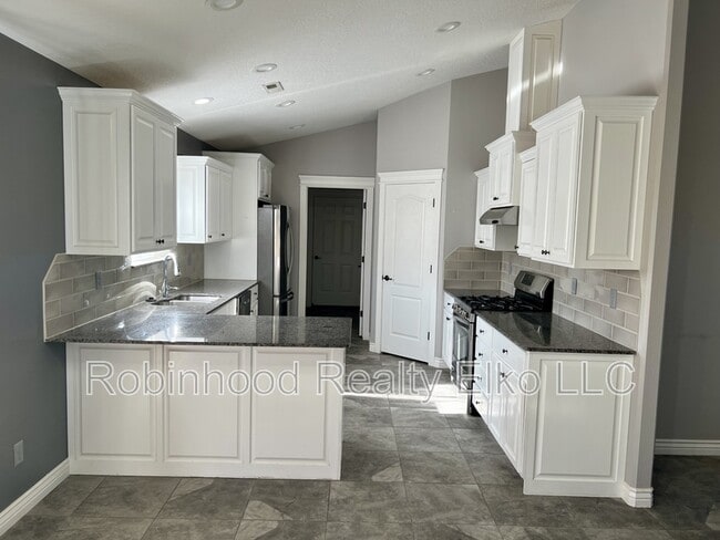 Building Photo - 758 Parkridge Pkwy