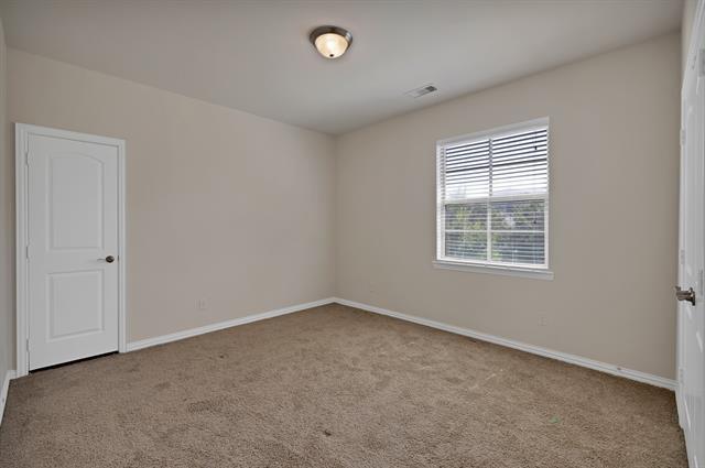 Building Photo - 2600 Fairhill Ln