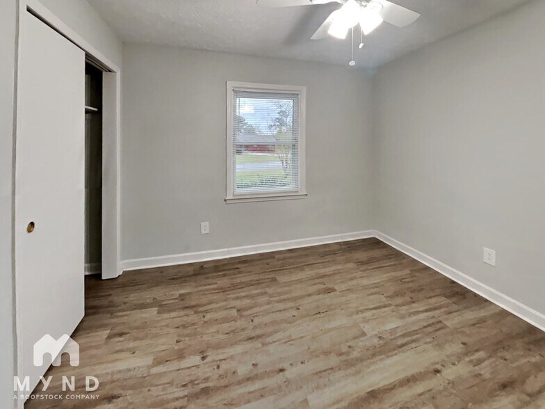 Building Photo - 2286 Briarwood Cir SW