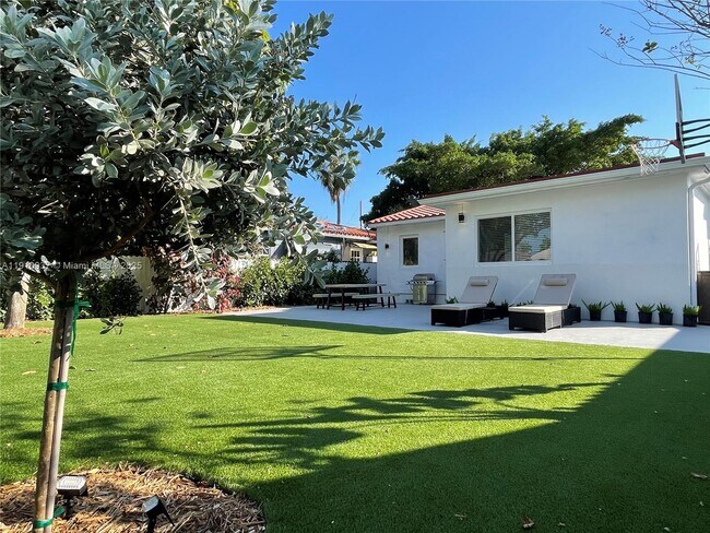 Building Photo - 2969 SW 20th St