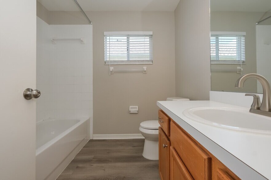 Building Photo - 927 Ridge Haven Dr