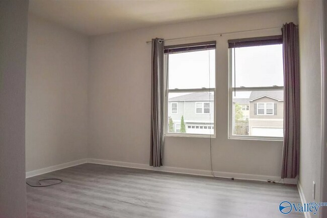Building Photo - 208 Farmington Dr