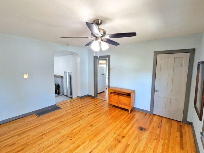 Building Photo - Adorable 2BR 1B in a Historic Neighborhood