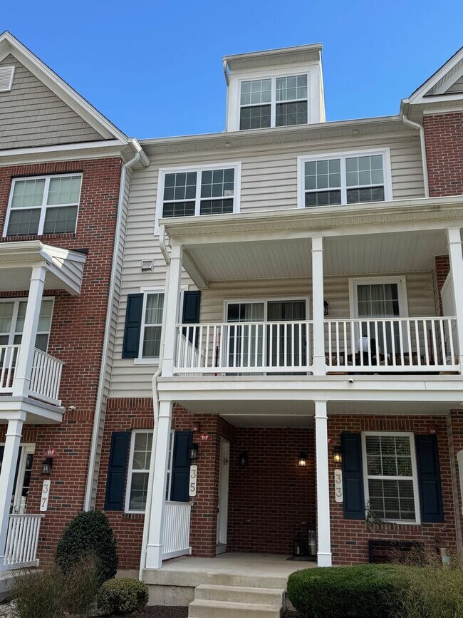 Building Photo - Beautiful Penn Square Townhome in Lansdale...