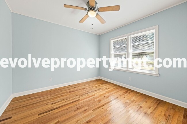Building Photo - SPACIOUS CHARMING HOME!