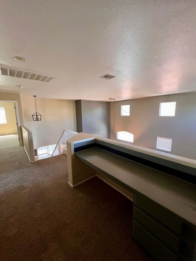 Building Photo - Cul-de-Sac Gated Community / Gated Communi...